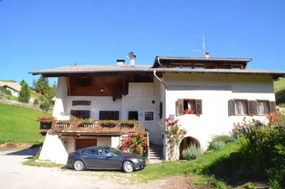 a car parked in front of a house at THOMASERHOF in Redagno