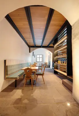 a dining room with a table and chairs at Ansitz Lidl in Tesimo