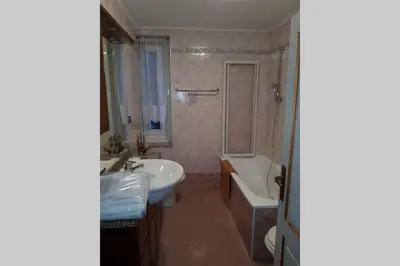 a bathroom with a sink and a tub and a toilet at Casa da Rina in Siror