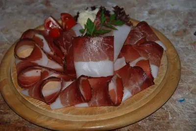 a plate of food with meat and tomatoes on it at Gasthof zum Schlern in Fiè