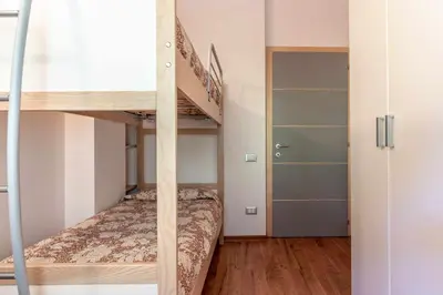 a small bedroom with a bunk bed and a closet at Appartamento alla Preda Grauno Ospitar in Grauno