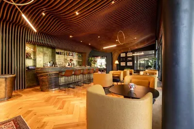 a restaurant with a table and chairs and a bar at Manna Resort in Montagna