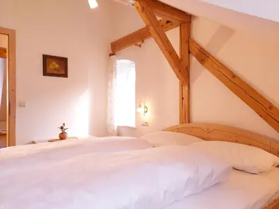 a bedroom with two white beds and a window at Residence Zum Theater in Colle Isarco