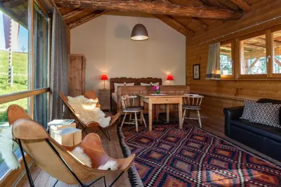 a living room with chairs and a table at Berghütte Blockhaus in Redagno