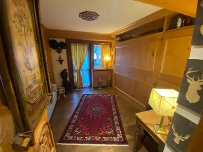 an overhead view of a living room with a red rug at Incantevole monolocale in centro a Cortina. in Cortina dʼAmpezzo