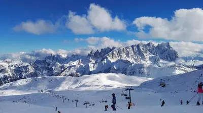 a group of people on a snow covered mountain at Casa AQ27 sulle piste da sci in Falcade