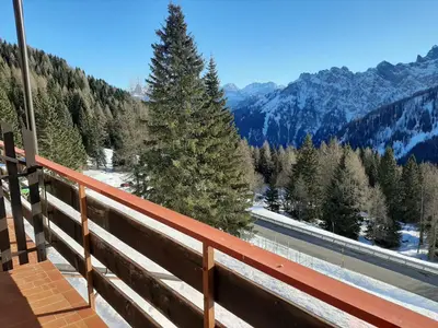a balcony with a view of a snow covered mountain at Casa AQ27 sulle piste da sci in Falcade