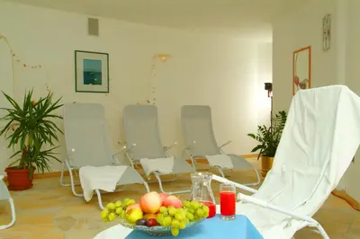 a bowl of fruit on a table with chairs at Hotel Brückenwirt - Al Ponte in Montagna