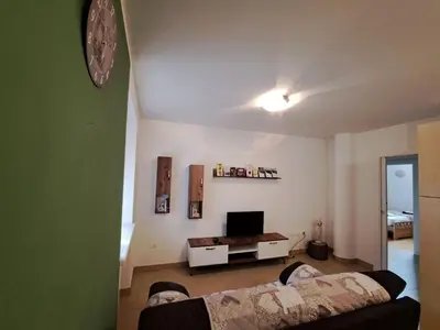 a living room with a couch and a tv at Appartamento Al Borgo in Cles