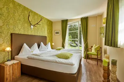 a bedroom with a large bed and a window at Chalet Mi Amur in La Villa