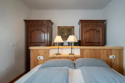 a bedroom with two lamps on top of a bed at Casa Gialla in Varena