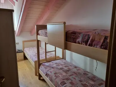 two bunk beds in a room with a window at Cesa Alegra in Campestrin