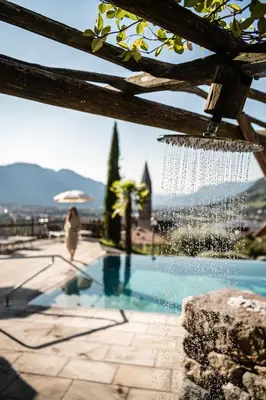 a shower in front of a swimming pool at Huber unterm Baum in Lagundo