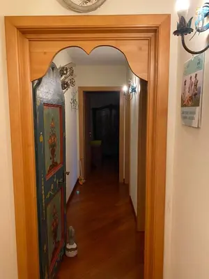 a hallway with a door leading into a room at CASA DI PITTO in Bressanone