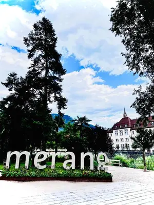 a sign that says meran in front of a building at Portico ventizerodue in Merano