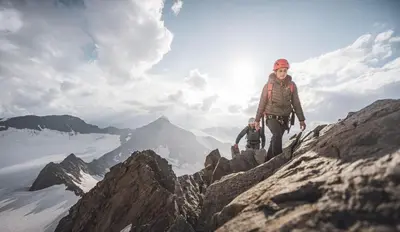 two people standing on the top of a mountain at Wurzerhof Ratschings, ruhige Ferienwohnungen am Bauernhof mit Bergblick nahe Wander- & Skigebiet in Racines