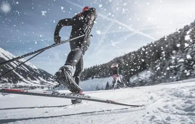 a person is skiing down a snow covered slope at Wurzerhof Ratschings, ruhige Ferienwohnungen am Bauernhof mit Bergblick nahe Wander- & Skigebiet in Racines