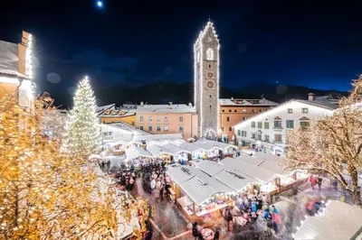 a christmas market in a town with a clock tower at Ferienwohnungen Unterangerhof in Quinzo