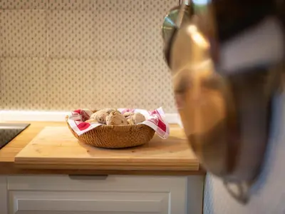 a stuffed teddy bear in a basket on a counter at Villa Atelier Baron Killi in Caldaro