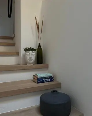 a room with a shelf with books and a vase at B&B La Casa del Sole in Ziano di Fiemme
