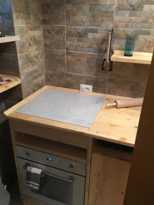 a wooden counter top with a cutting board on it at sonnige schicke Ferienwohnung Meran Pienzenau in Merano