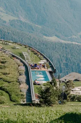 a train traveling down a river in a mountain at Hotel Familiamus in Maranza