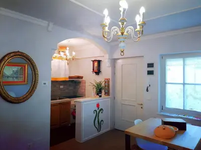 a kitchen with a dining table and a chandelier at Villetta Italia IT.CU in Merano