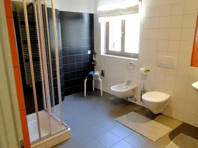 a bathroom with a toilet and a sink and a shower at Gemütliches Studio mit Parkgarage in Naturno
