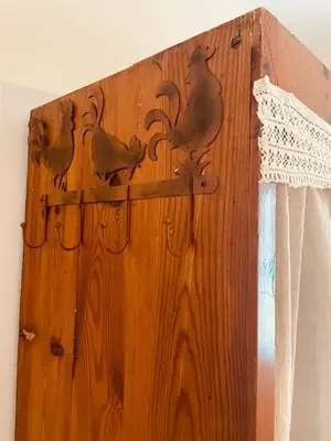 a wooden door with two birds on it at Braunegg 1 in Brunico