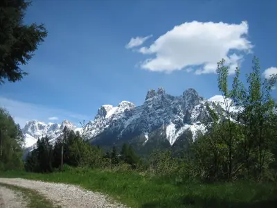 a dirt road with a mountain in the background at Casa Caterina in Fiera di Primiero