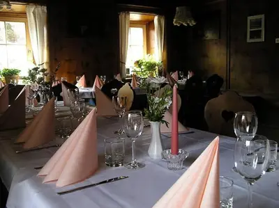 a table with pink napkins and wine glasses on it at Messnerwirt Onach in San Lorenzo di Sebato