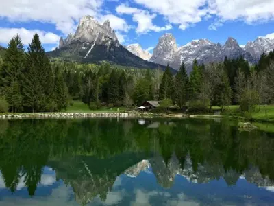 a large lake with mountains in the background at Appartamento Vanoi nel cuore verde del Trentino in Canale San Bovo