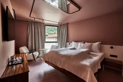 a bedroom with a large bed and a window at Bettstadt Apartments in Vipiteno