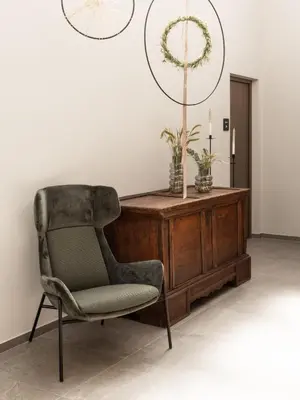 a living room with a chair and a desk at Arieshof in Floronzo