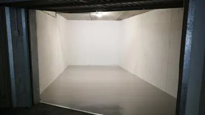 an empty room with a white wall at Appartamento Lichtenegg a Merano in Merano