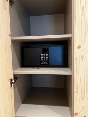 a microwave oven in a cupboard with at Villa Silvia in Naz-Sciaves