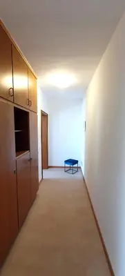 an empty hallway with a bench in a room at Zweizimmer-Wohnung mit Parkgarage in Naturno