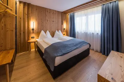 a bedroom with a large bed in a room at Residence Maximilian in Valdaora