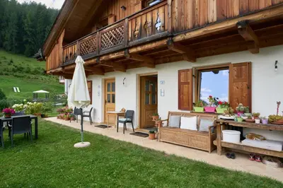 a house with a balcony and a table at Paragole in Pera