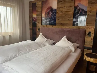 two beds sitting next to each other in a bedroom at A Sosta in Selva di Val Gardena