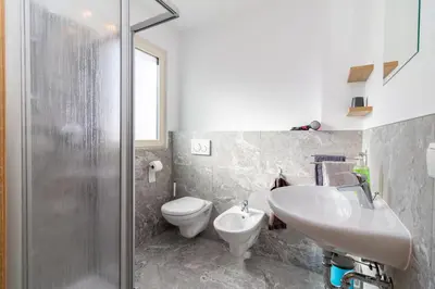 a bathroom with a sink and a toilet and a shower at SUNNLEITN HOF in Nova Ponente