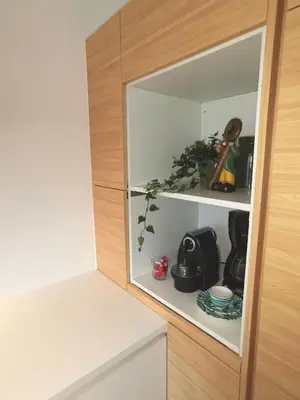 a kitchen with a cupboard with a kitchen utensils at Charmante Wohnung in Zentrum von Nals in Nalles