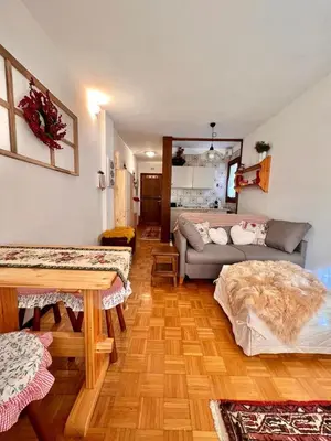 a living room with a couch and a table at Suite AGB in Mazzin