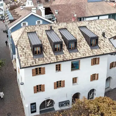 Schmitte am Sonnenwirtsplatz Eppan in South Tyrol