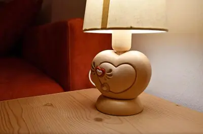 a heart shaped lamp sitting on top of a table at Mansarda Le Genziane di Fiemme in Cavalese