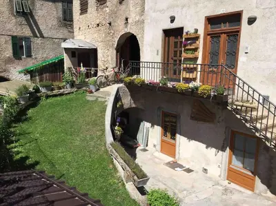 an external view of a building with a yard at da Stoimenov in Fondo