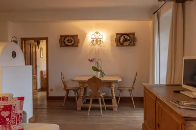 a hallway with a kitchen and a dining room at Casa Da l Oio in Cortina dʼAmpezzo