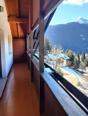 a balcony of a building with a view of a mountain at Falcade Dolomiti La Quiete Mansarda panoramica in Fregona
