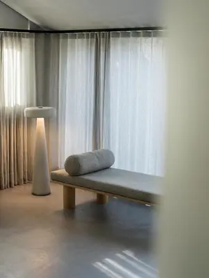 a room with a bench in front of a window at chez mone&harry in Lagundo