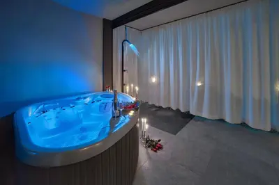 a bathroom with a blue tub in a room at Garden e Wellness LE VIGNE - relax e luxus in Tesimo